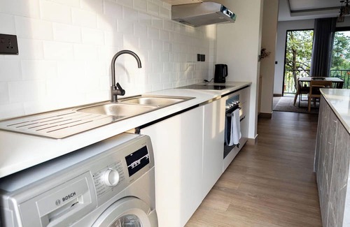 Kigali Appartement | Modern & Cozy Two-Floor Getaway: Central Location!