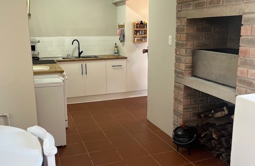 Jeffreys Bay Maison | Spacious 7-bedroom house in Marvelous Jeffreys Bay with WiFi