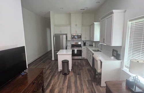 Wharton Appartement | Charming 2-bedroom apartment in fabulous Wharton.