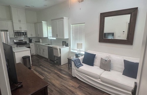 Wharton Appartement | Charming 2-bedroom apartment in fabulous Wharton.