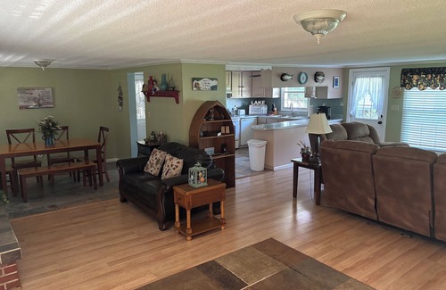 Cordele Maison | BIG PAPA'S PARADISE ON LAKE BLACKSHEAR