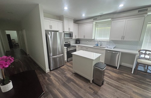 Wharton Appartement | Charming, 2-bedroom apartment in the quiet town of Wharton.