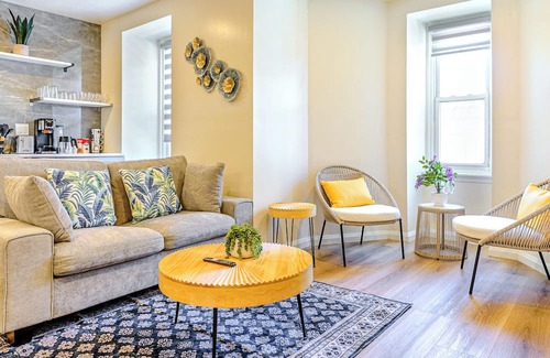 Logan Square Appartement | 5 Star Art District Haven–Walk to Top Attractions!