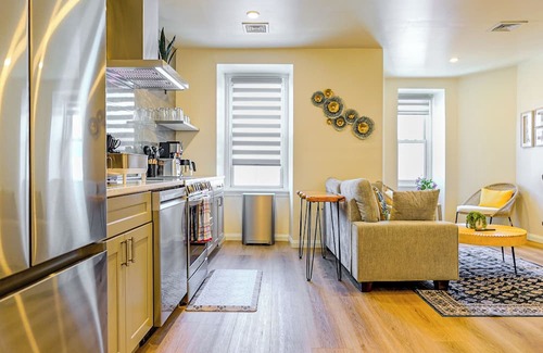 Logan Square Appartement | 5 Star Art District Haven–Walk to Top Attractions!