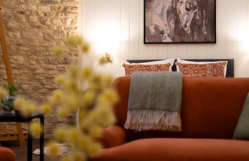 Aubourn Cottage | Horse Gin - sleeps 2 guests in 1 bedroom
