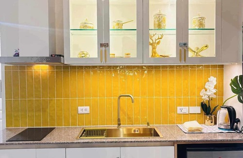 Muntinlupa Appartement | Cozy Studio Apartment with AC, WiFi in welcoming Azure Urban Resort