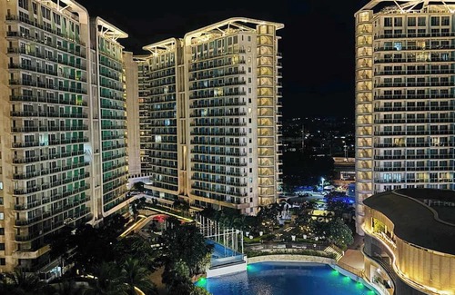 Muntinlupa Appartement | Cozy Studio Apartment with AC, WiFi in welcoming Azure Urban Resort