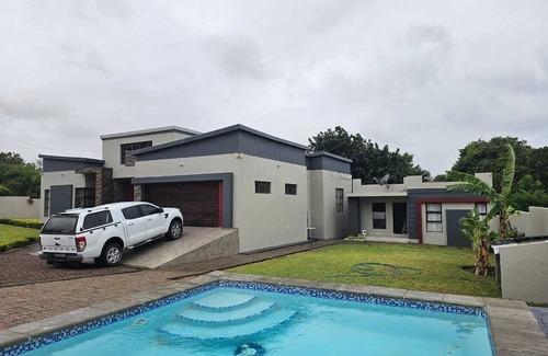 Gueima Maison | 3-bedroom house in enchanting Praia Do Bilene with WiFi, AC