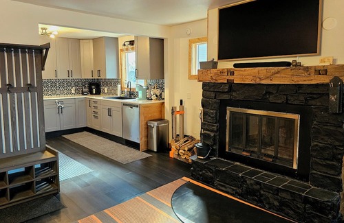 Richwood Cabine | Leaf Lake Haven -A lakeside getaway at its best - summer, fall, winter or spring