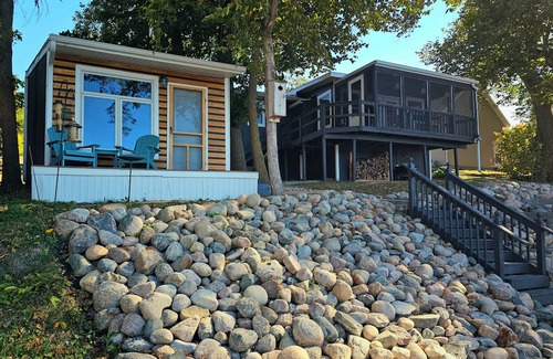 Richwood Cabine | Leaf Lake Haven -A lakeside getaway at its best - summer, fall, winter or spring