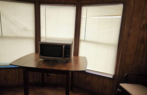 Stinnett Maison | Charming 2-bedroom mobile home with WiFi, AC in welcoming Stinnett