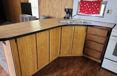 Stinnett Maison | Charming 2-bedroom mobile home with WiFi, AC in welcoming Stinnett