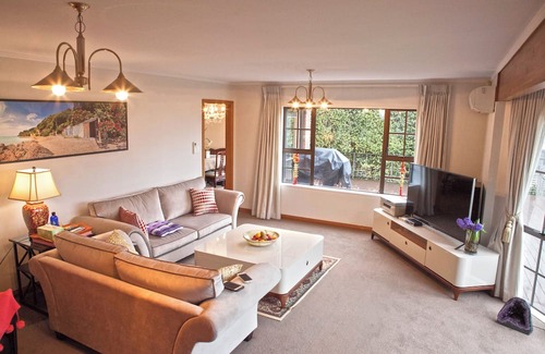 West Harbour Maison | Harbour & Sky View rooms, easily accessible to the Auckland CBD