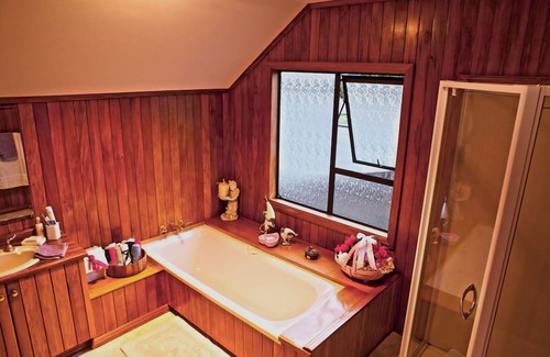West Harbour Maison | Harbour & Sky View rooms, easily accessible to the Auckland CBD