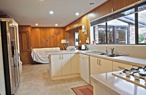 West Harbour Maison | Harbour & Sky View rooms, easily accessible to the Auckland CBD