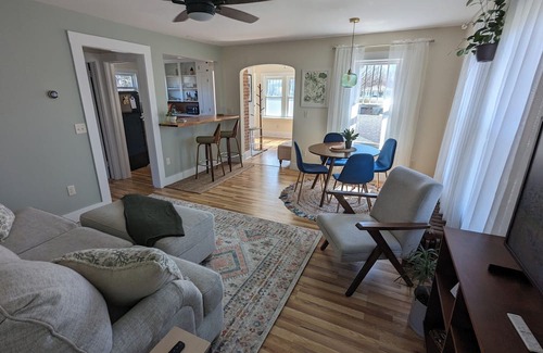 Fredonia Appartement | Charming & Relaxing Two Bedroom Upper Apartment in the Heart of Fredonia
