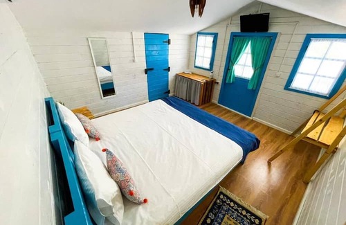 Plopul Lit Et Petit-Déjeuner | Relaxing bed & breakfast retreat in Murighiol with modern amenities