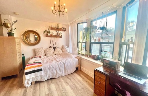 Leslieville Appartement | Bright and Open East End Gem
