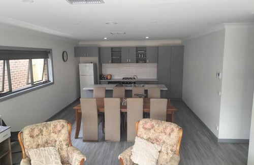 Norlane Maison | Modern Unit close to shops and services, public transport, the waterfront etc