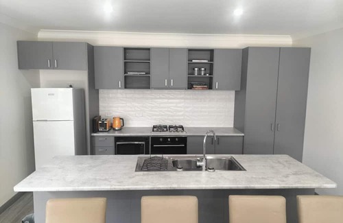 Norlane Maison | Modern Unit close to shops and services, public transport, the waterfront etc