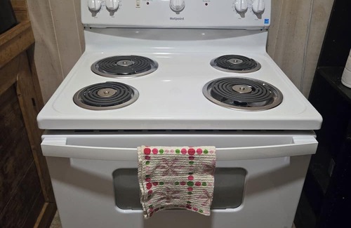 Stinnett Cabine | Cozy cabin with WiFi and AC in small town Stinnett