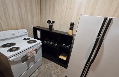 Stinnett Cabine | Cozy cabin with WiFi and AC in small town Stinnett