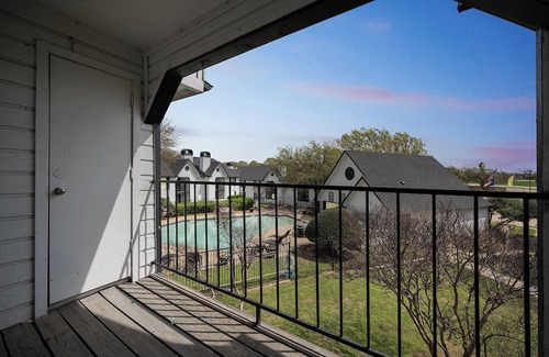 Bedford Appartement | 3001 Crystal Springs 723 I Spacious 2 Bed 2 Bath