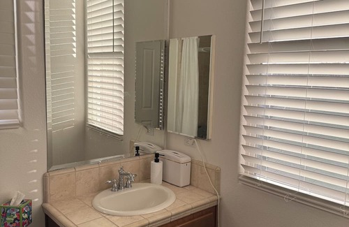 Valley Center Maison | Charming 1-bedroom in a large house in fabulous Valley Center with WiFi, AC
