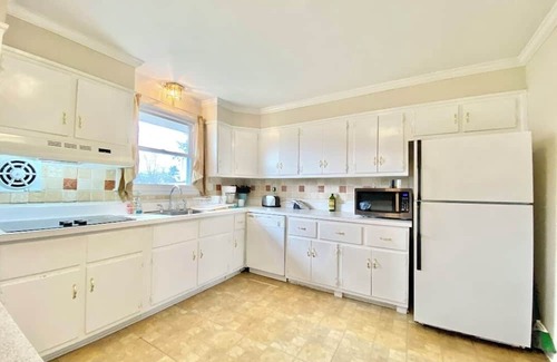 Wilmington Maison | Spacious 5-bedroom house in welcoming Wilmington with WiFi, AC, Large Yard
