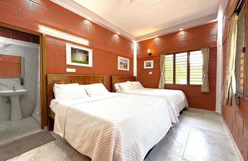 Coimbatore Autre | Charming 2-bedroom farmhouse with WiFi, AC in pristine Alanthurai, Coimbatore