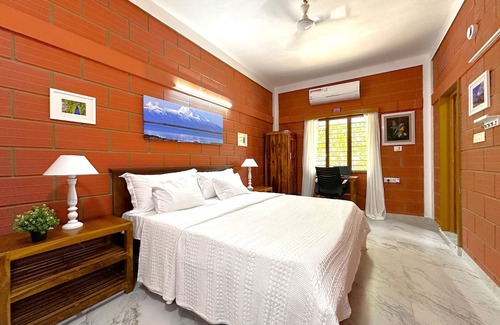 Coimbatore Autre | Charming 2-bedroom farmhouse with WiFi, AC in pristine Alanthurai, Coimbatore