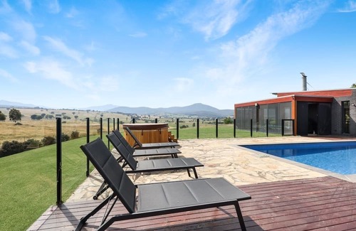 Merrijig Maison | Luxury country escape! Spectacular views, Spa, Pool, Fire pit, Spacious home