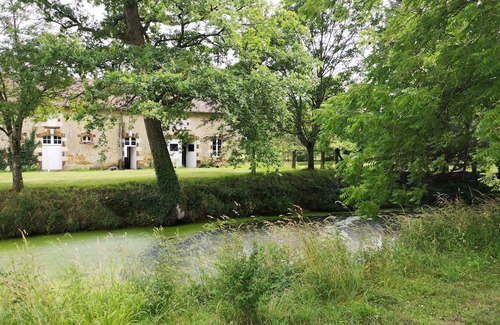 Chaillac Maison | A spacious setting surrounded by nature The castle and its cottage.