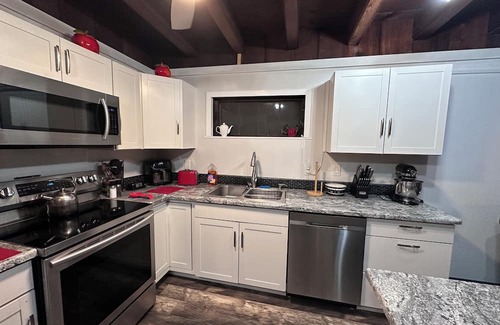 Cross Lanes Cabine | Rustic and restful 2-bedroom lake cabin in Cross Lanes with smart amenities.