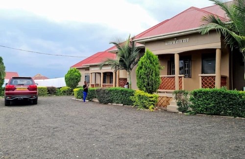 Kasese Appartement | BLT Guest House, Kasese
