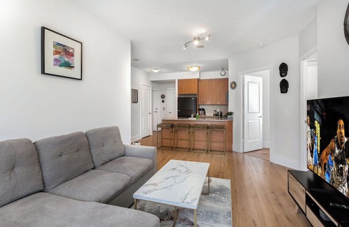 Fairview Copropriété | Lavish 2BR/2Bath Condo Steps to Square One Mall
