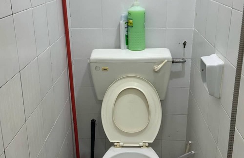 Taman Islands Glades Appartement | Entire unit 2-bedroom apartment with AC, WiFi in charming Gelugor