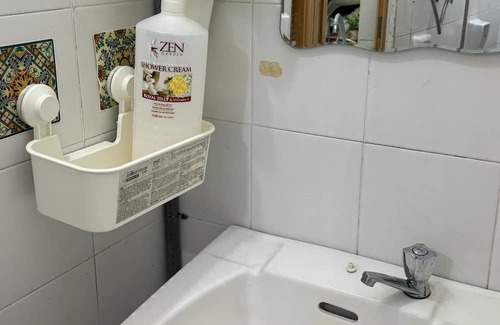 Taman Islands Glades Appartement | Entire unit 2-bedroom apartment with AC, WiFi in charming Gelugor