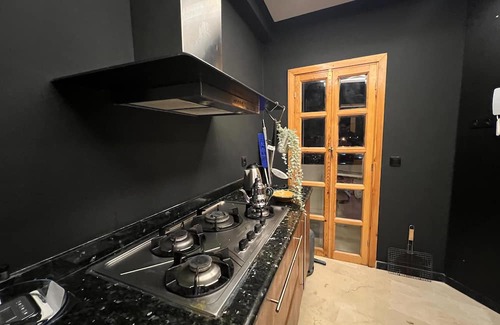 RACINE EXTENSION Appartement | 3-bedroom apartment in charming Casablanca with WiFi, AC. Start your adventure