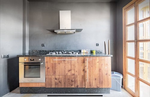 RACINE EXTENSION Appartement | 3-bedroom apartment in charming Casablanca with WiFi, AC. Start your adventure
