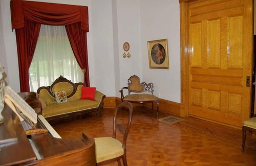 Richland Center Maison | 512B) Ma'on House Bed and Breakfast