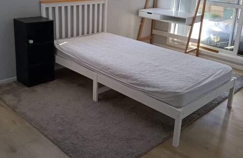 Bucklands Beach Appartement | Cozy sunny large room with bathroom & basic cooking & laundry & own entrance