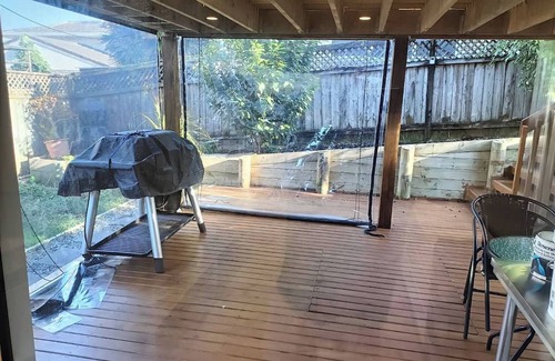 Bucklands Beach Appartement | Cozy sunny large room with bathroom & basic cooking & laundry & own entrance