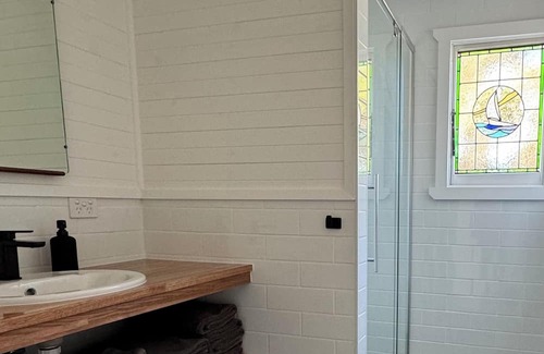 Kelso Maison | Stunning kanamaluka/Tamar River at your doorstep