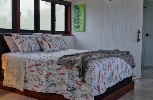 Rum Jungle Lit Et Petit-Déjeuner | Escape to a world where luxury meets nature! On the doorstep to Litchfield NP.