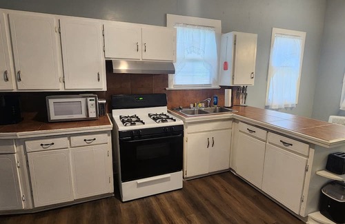Clarksville Maison | Historic Downtown Craftsman, 3br/2ba with a yard