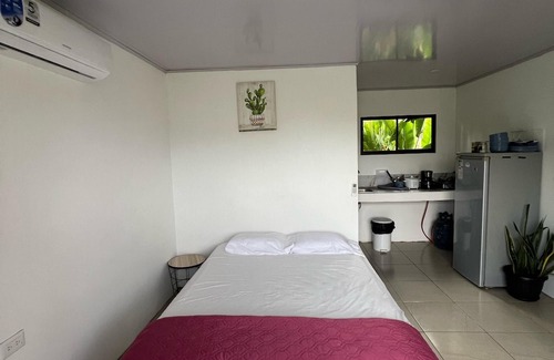 Canton Quepos Maison | Charming tinyhome with WiFi and AC in perfect Maritima- Sabalo