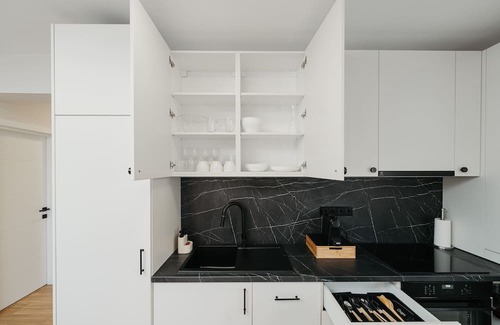 Livezeni Appartement | Charming 2-bedroom apartment with AC, WiFi in enchanting Livezeni