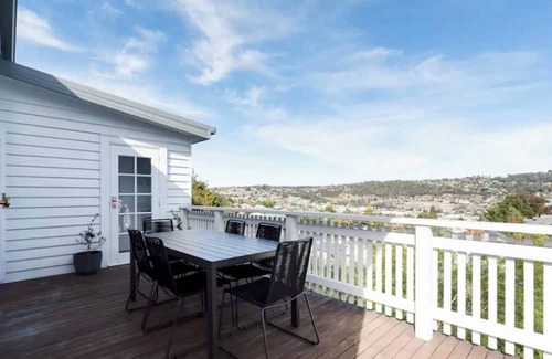 East Launceston Maison | Modern Home with City Views