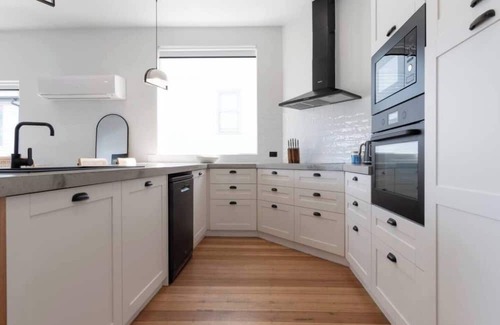 East Launceston Maison | Modern Home with City Views